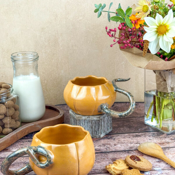 Tasses en grès maxi citrouille émail Octobre, orange épicé