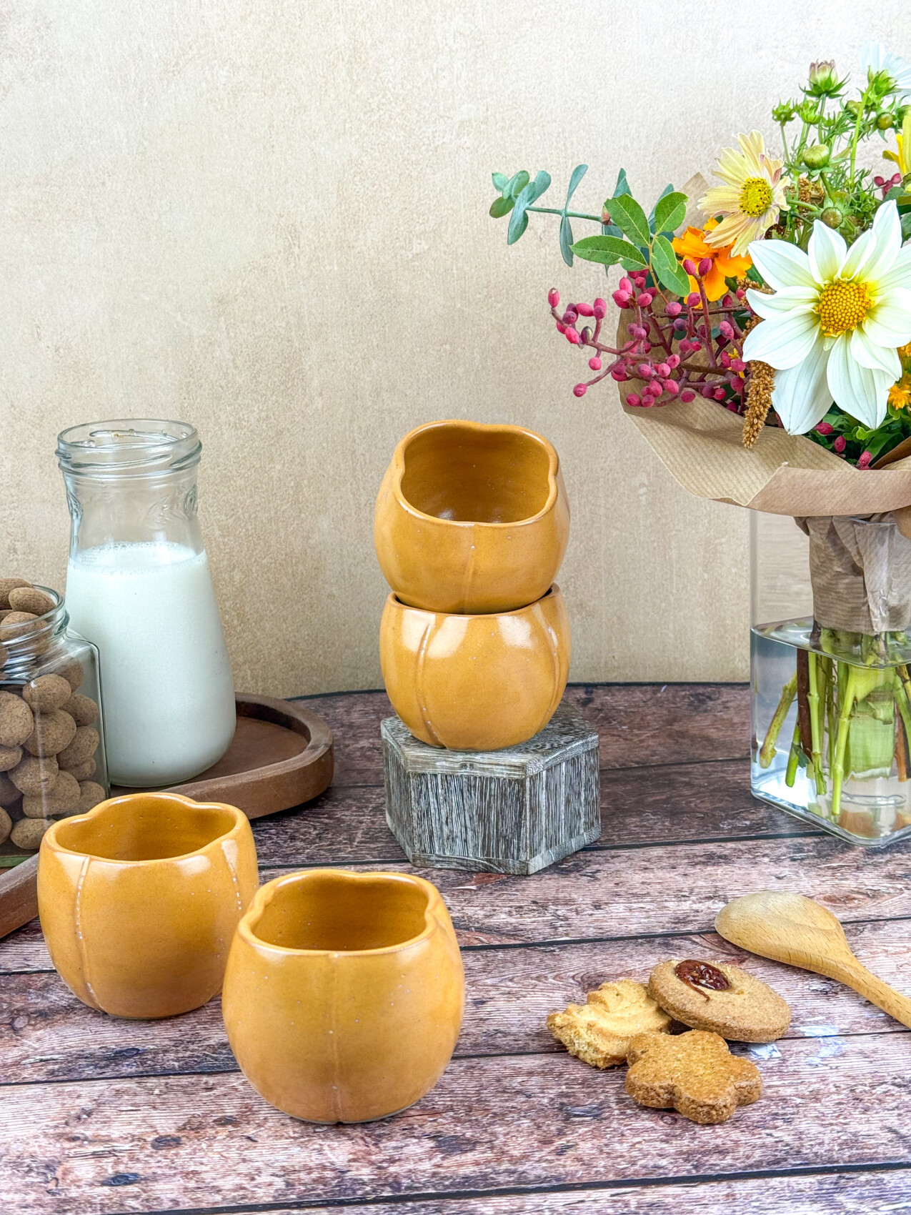Collection d'automne tasses en grès forme de citrouille